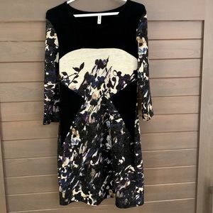 Cotton black, long-sleeve dress with fitted and floral design. Size S.